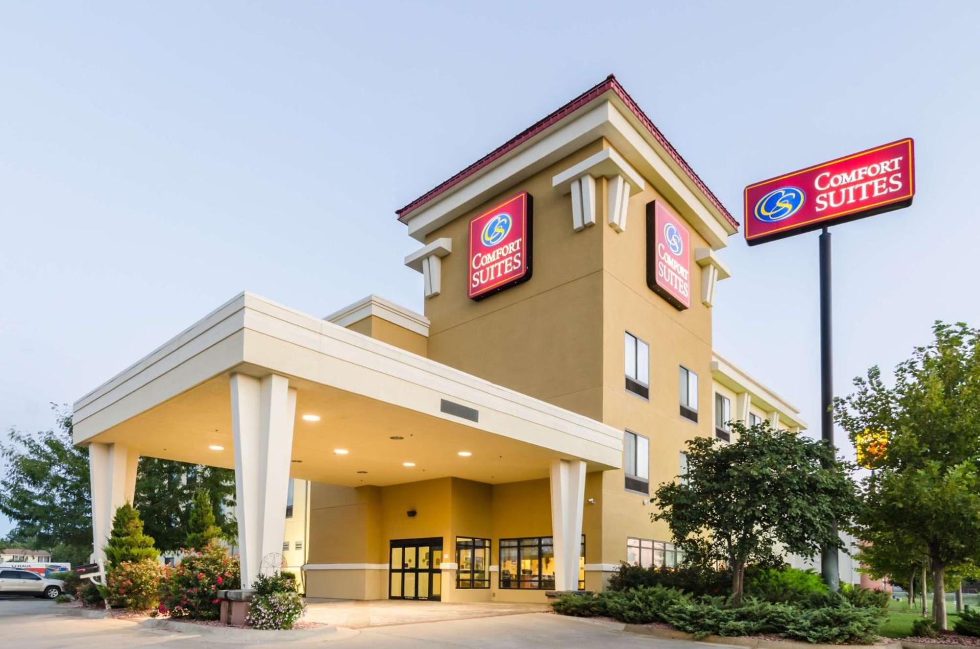 Comfort Suites Salina South Exterior photo